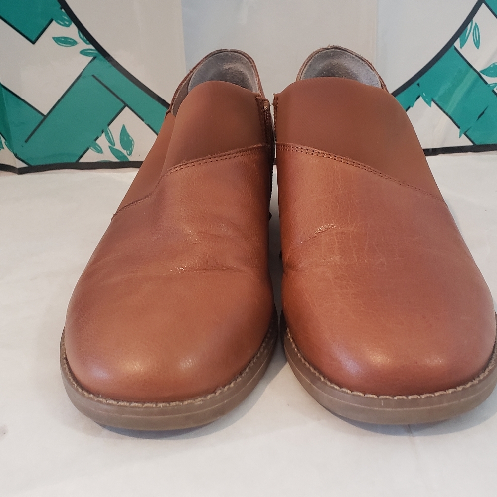 Revitalign Women's Bonita Shoe Whisky color Sz 8.5